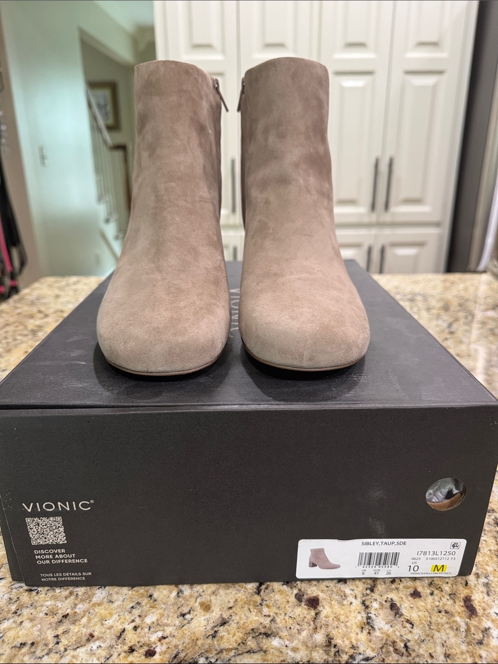 Vionic Sibley - size 10 Taupe Suede Ankle Booties